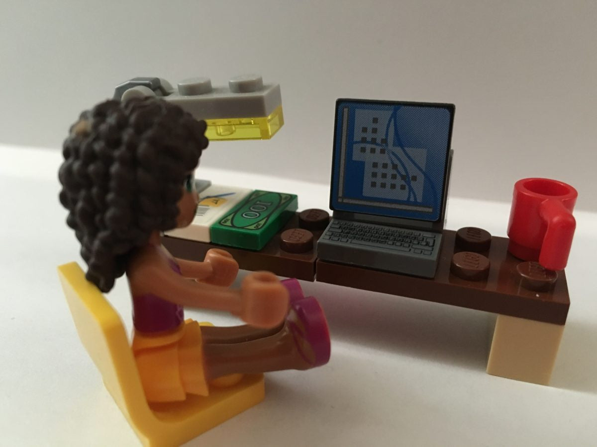 ¿Cómo decidir entre asistente fija o asistente virtual?